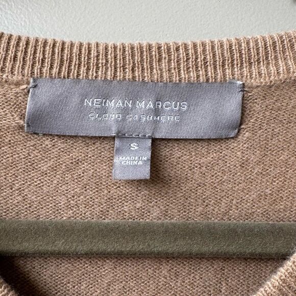 Neiman Marcus Men’s Cloud Solid V-Neck Cashmere Sweater Sz S Tan Beige Preppy - Picture 6 of 6